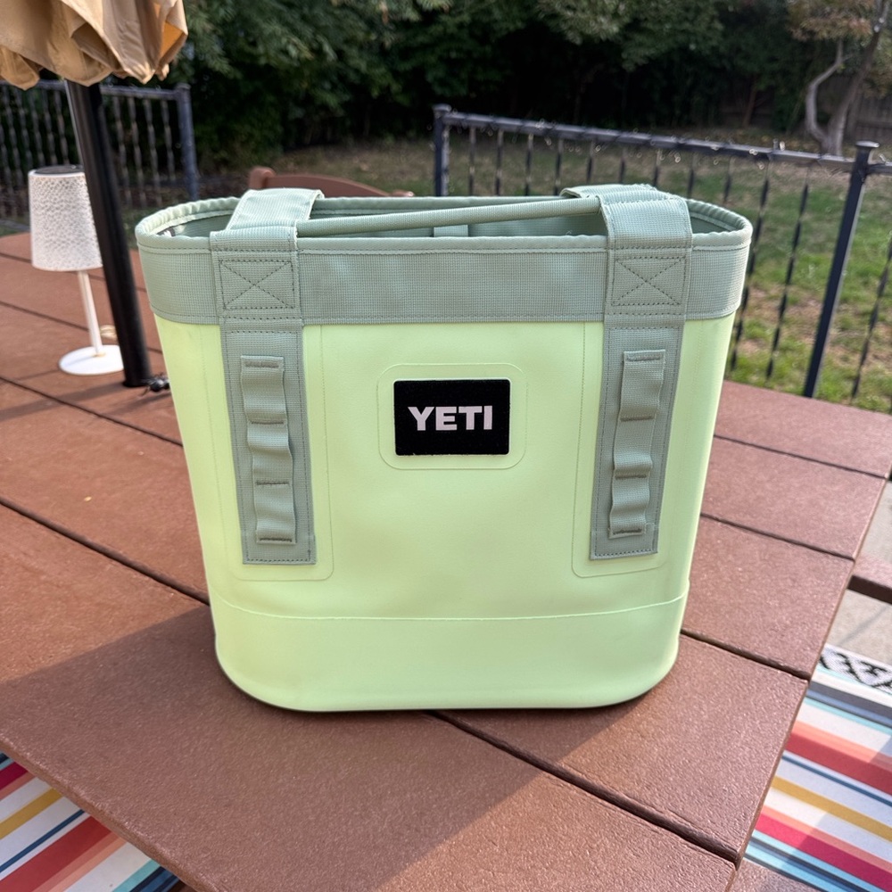 YETI Camino 20 Caryall